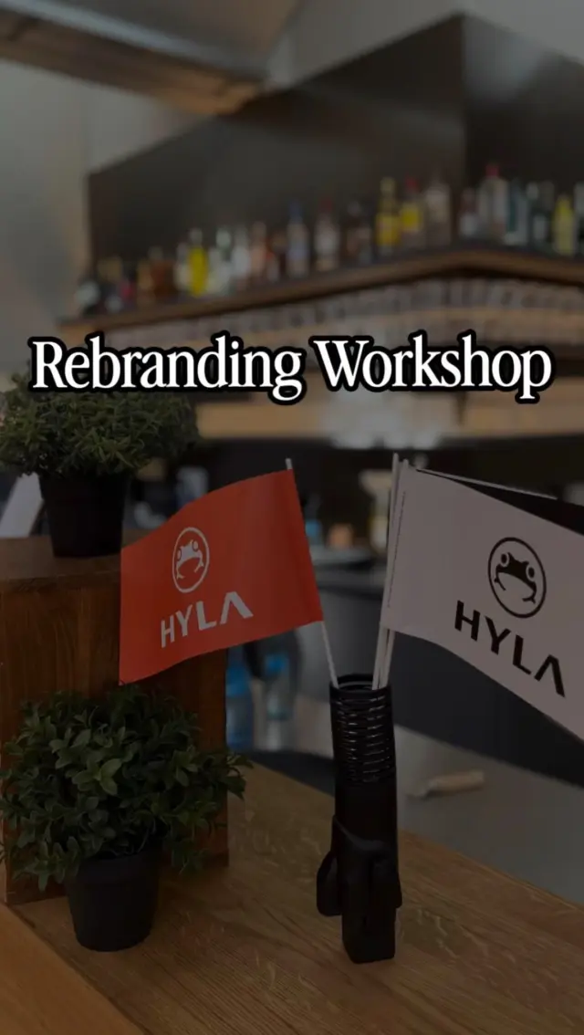 Heute war ich gemeinsam mit einigen meiner Kolleginnen beim Rebranding Workshop von HYLA.

HYLA zeigt einmal mehr, dass ein Unternehmen nicht stehen bleibt, sondern mit der Zeit geht und sich weiterentwickelt.
Die neuen Farben, das Design und die gesamte Ausrichtung wirken exklusiv, hochwertig, edel und elegant.
Genau dieses Gefühl wird künftig auch noch 
viel stärker nach außen getragen. 🤍

Neben vielen neuen Informationen gab es  heute auch richtig tolle Gespräche, mit Menschen, die genauso begeistert sind und gemeinsam etwas bewegen möchten.🚀

Und genau DAS liebe ich an diesem Business:
Es geht nicht nur um ein Produkt.
Es geht um Menschen, Entwicklung, Chancen und darum, gemeinsam etwas aufzubauen. ✨

Ich bin unglaublich gespannt auf das, was vor uns liegt.

HYLA
REBRANDING WORKSHOP

#hylakärnten #chancennutzen #patentiert