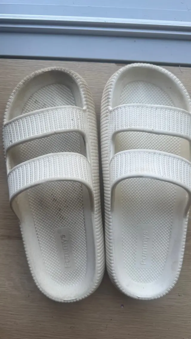 Helle Pantoffel und ein Makeover gefällig?

HYLA STEAMER
REINIGUNG
PANTOFFEL
MIKROTROCKENDAMPF

#desinfizieren #reinigungmitdampf #hylaberaterin #vorhernacher